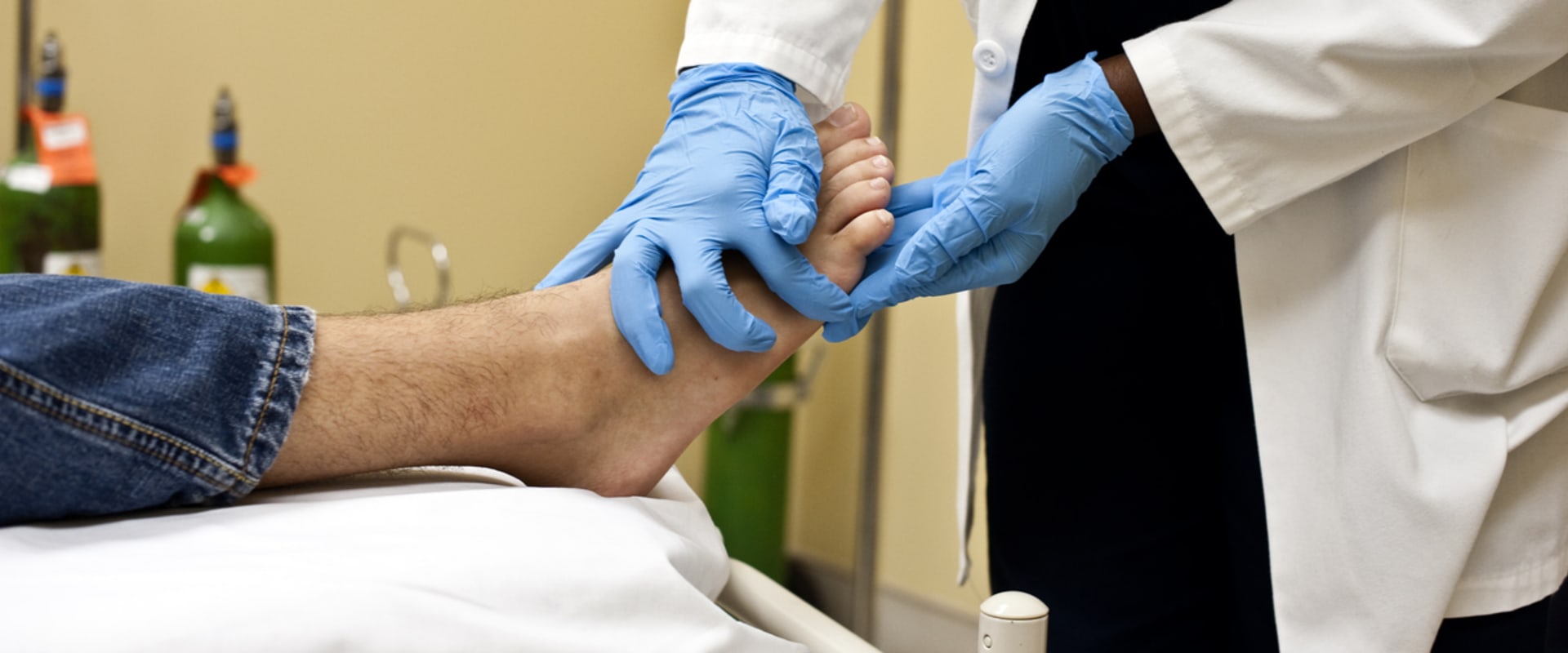 The Debate Between Podiatrists and Orthopedic Surgeons for Foot Surgery