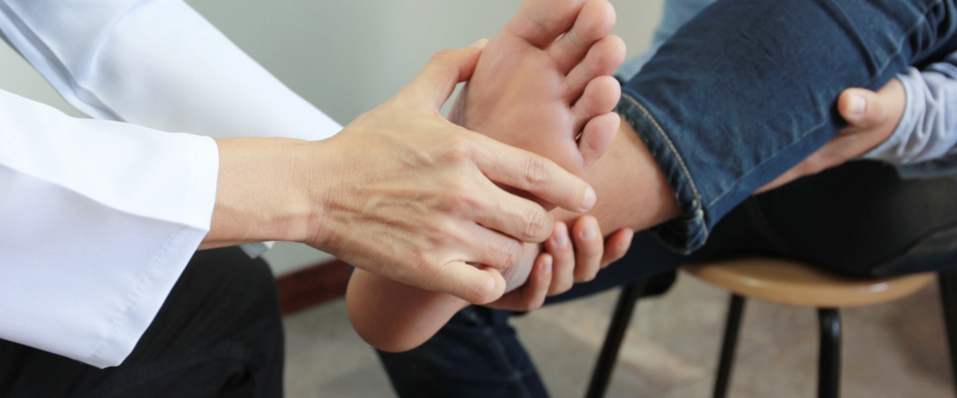 Expert Tips for Choosing the Right Doctor for Foot Pain Relief